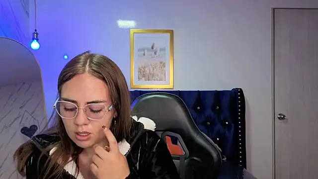 Snapshot of Luna_Star_v chatting on November 8, 2025, 1:14 pm Luna Star v online show from November 8, 2025, 1:14 pm