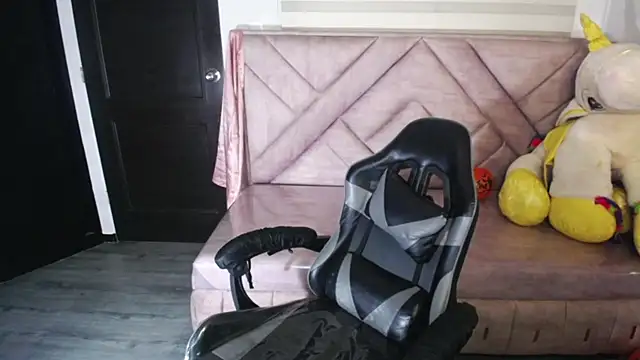 Snapshot of Luna_Star_v chatting on October 22, 2025, 3:06 am Luna Star v online show from October 22, 2025, 3:06 am