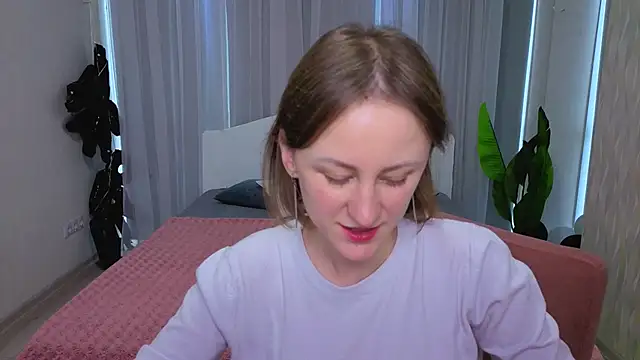 LuluChiiii online show from November 6, 2025, 11:03 am