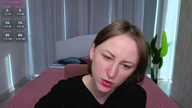 LuluChiiii online show from October 19, 2025, 9:45 am