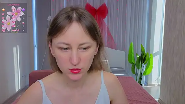 Snapshot of LuluChiiii chatting on February 10, 2026, 10:14 am LuluChiiii online show from February 10, 2026, 10:14 am