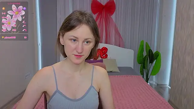 Snapshot of LuluChiiii chatting on February 13, 2026, 9:09 am LuluChiiii online show from February 13, 2026, 9:09 am