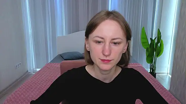 LuluChiiii online show from October 6, 2025, 9:43 am