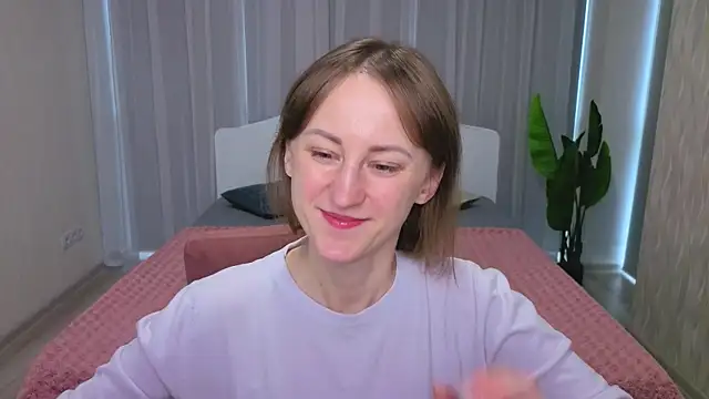 LuluChiiii online show from October 8, 2025, 10:17 am