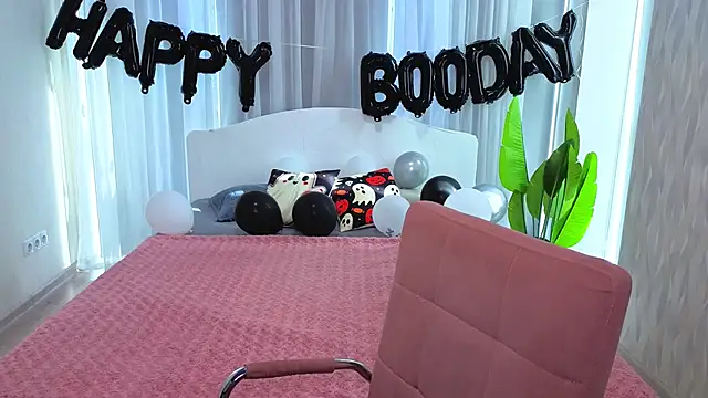 LuluChiiii online show from October 31, 2025, 10:45 am