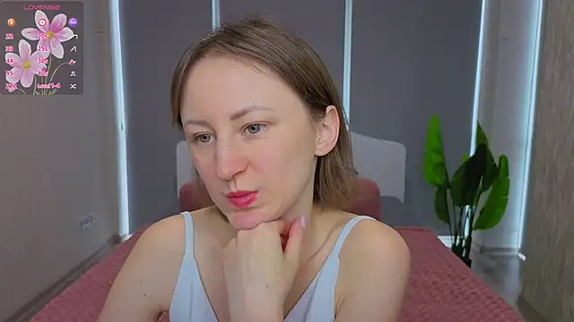 Snapshot of LuluChiiii chatting on March 3, 2026, 11:06 am LuluChiiii online show from March 3, 2026, 11:06 am