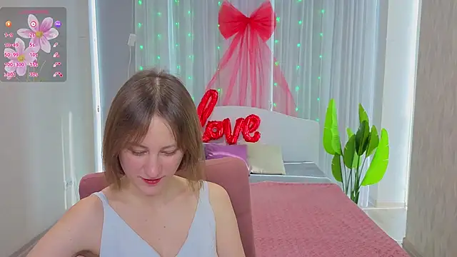 Snapshot of LuluChiiii chatting on February 14, 2026, 10:59 am LuluChiiii online show from February 14, 2026, 10:59 am