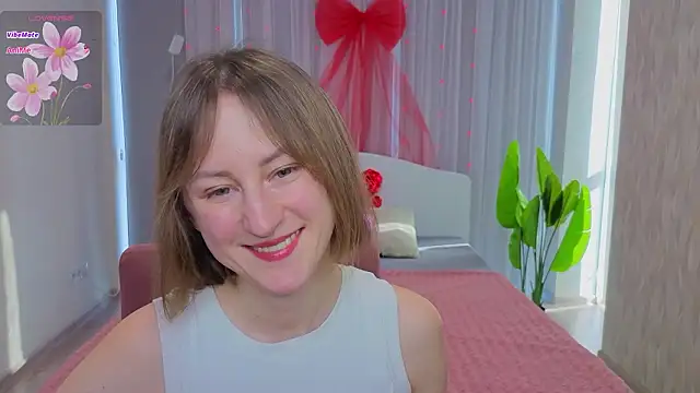 Snapshot of LuluChiiii chatting on February 16, 2026, 9:52 am LuluChiiii online show from February 16, 2026, 9:52 am