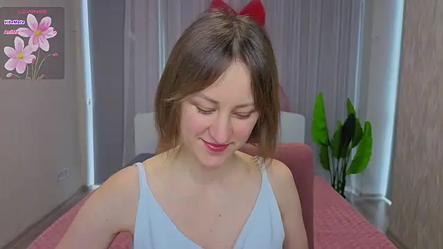 Snapshot of LuluChiiii chatting on February 26, 2026, 11:21 am LuluChiiii online show from February 26, 2026, 11:21 am