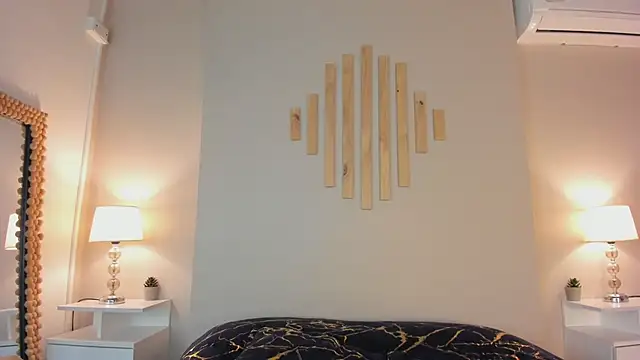 natachadiaz  online show from October 10, 2025, 11:11 am