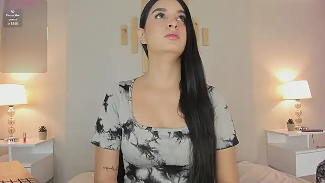 natachadiaz  online show from November 29, 2025, 11:10 am