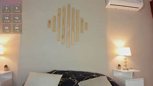 natachadiaz  online show from September 18, 2025, 11:24 am