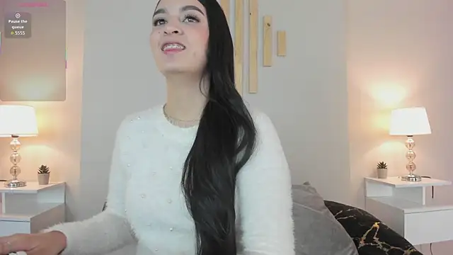 natachadiaz  online show from October 28, 2025, 12:26 pm