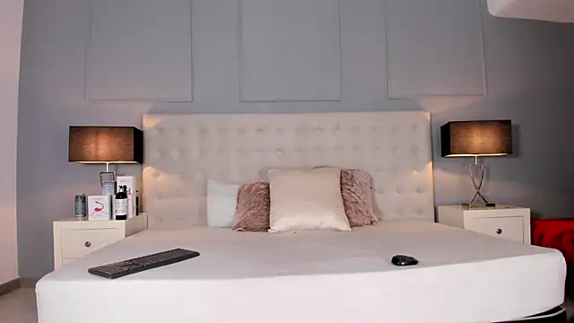 KellyRooss online show from September 20, 2025, 12:10 pm