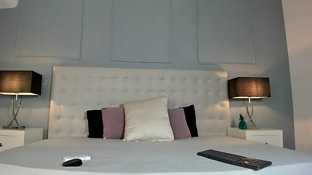 KellyRooss online show from October 3, 2025, 12:17 pm