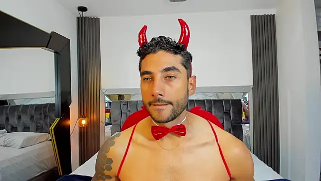 MARC THOMPSON  online show from November 1, 2025, 12:50 am