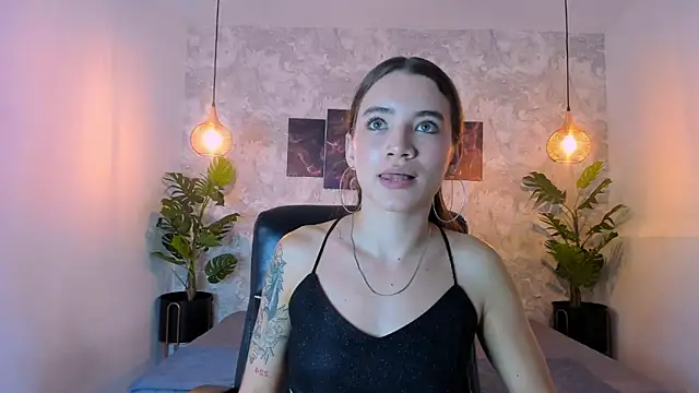 aitana baker  online show from December 17, 2025, 7:19 pm