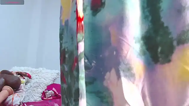 sofiasims online show from October 2, 2025, 8:40 am