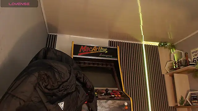 Bastian MCcormick online show from December 14, 2025, 12:00 pm