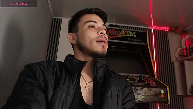 Bastian MCcormick online show from November 4, 2025, 12:53 pm