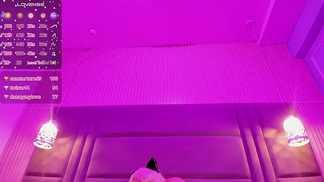 SamanthaaReed online show from October 19, 2025, 4:15 am