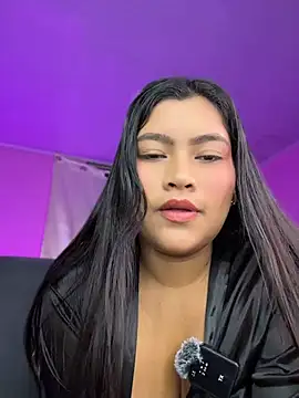 Snapshot of LunaaRosse chatting on June 30, 2026, 2:33 am LunaaRosse online show from June 30, 2026, 2:33 am