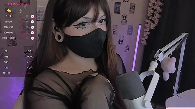 -Nanamin- online show from May 25, 2026, 10:30 pm