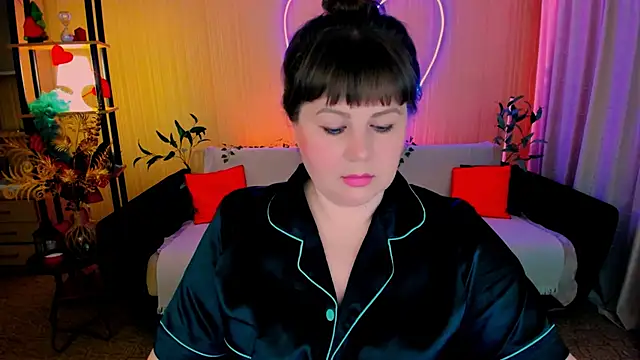 CrystaalStaar online show from April 10, 2026, 7:43 pm