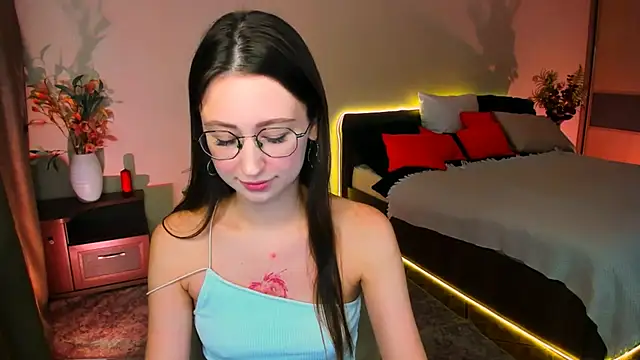 YourLovellyStory online show from November 4, 2025, 4:33 pm