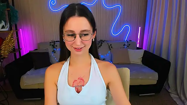 YourLovellyStory online show from September 18, 2025, 11:24 am