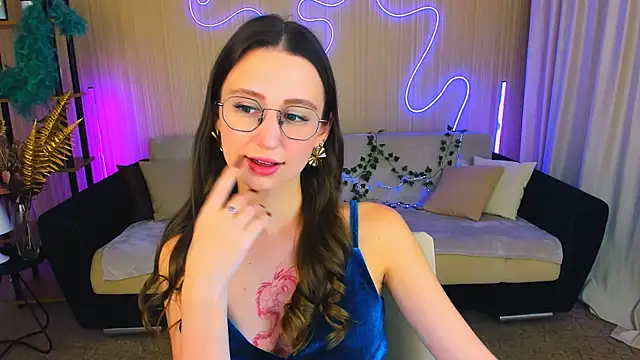 YourLovellyStory online show from September 22, 2025, 5:19 pm