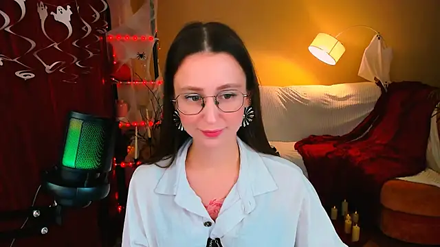 YourLovellyStory online show from October 27, 2025, 4:30 pm