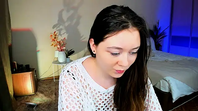 AlluringLookk online show from November 18, 2025, 11:24 am