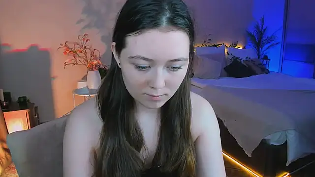 AlluringLookk online show from November 23, 2025, 4:17 pm