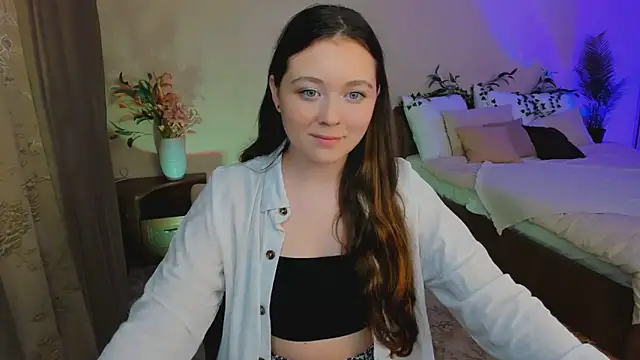 AlluringLookk online show from September 8, 2025, 3:11 pm