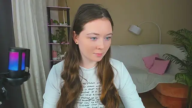 AlluringLookk online show from September 19, 2025, 11:25 am