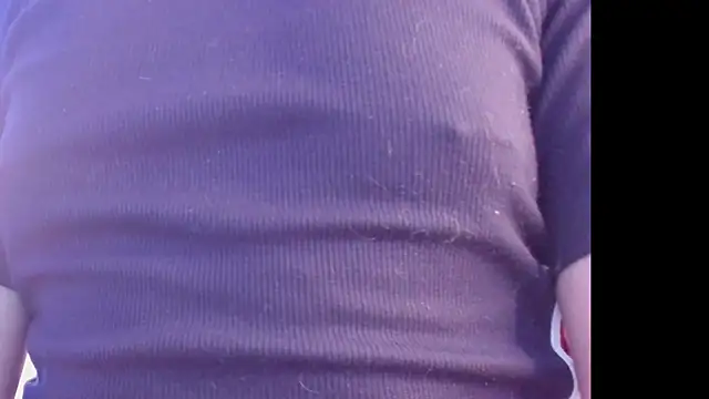 Snapshot of LauMiller chatting on November 3, 2025, 11:41 pm LauMiller online show from November 3, 2025, 11:41 pm