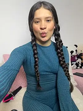 Snapshot of Emilyybennet_ chatting on October 17, 2025, 10:33 pm Emilyybennet online show from October 17, 2025, 10:33 pm