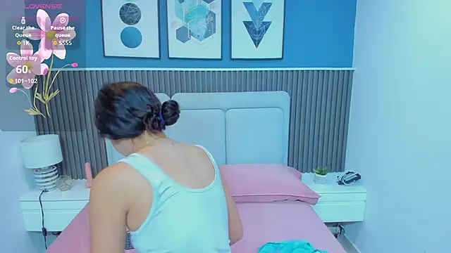 Ivy petit online show from December 20, 2025, 7:28 pm