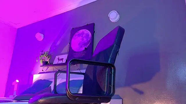 MrFox   online show from December 18, 2025, 7:40 pm