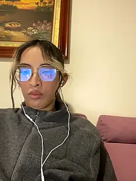 Snapshot of Emilia_Bons chatting on September 19, 2025, 2:04 am Emilia Bons online show from September 19, 2025, 2:04 am