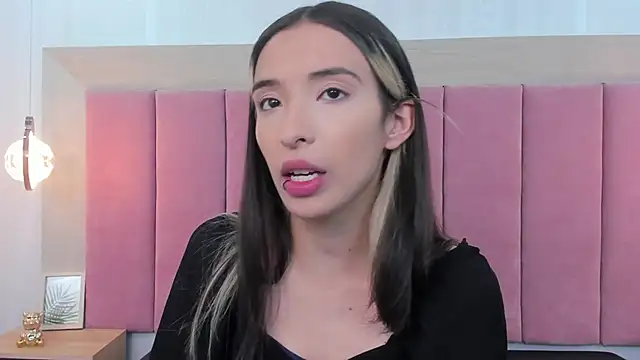 Snapshot of Emilia_Bons chatting on October 1, 2025, 1:15 pm Emilia Bons online show from October 1, 2025, 1:15 pm