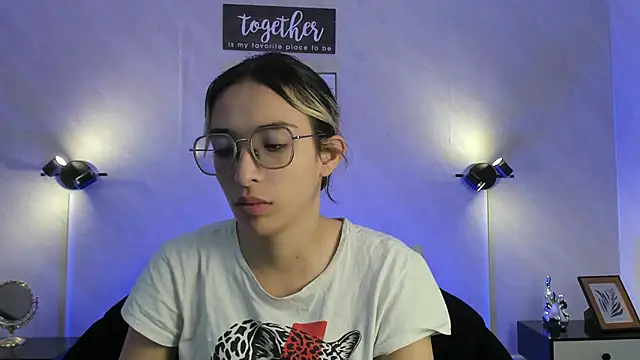 Snapshot of Emilia_Bons chatting on September 18, 2025, 1:25 pm Emilia Bons online show from September 18, 2025, 1:25 pm