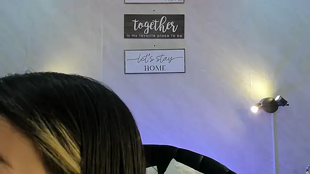 Snapshot of Emilia_Bons chatting on September 28, 2025, 2:02 pm Emilia Bons online show from September 28, 2025, 2:02 pm