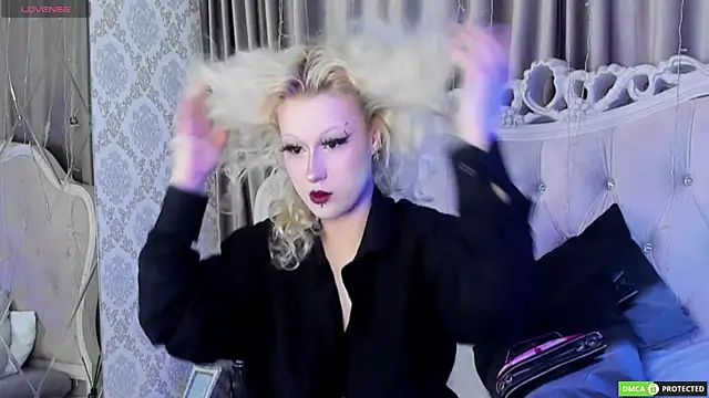 CarolLamb online show from November 22, 2025, 6:07 pm