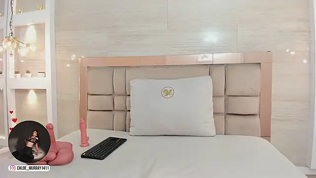 chloe murray online show from February 25, 2026, 12:49 pm