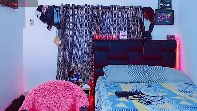 Snapshot of Azley_sweet chatting on November 15, 2025, 1:04 pm Azley sweet online show from November 15, 2025, 1:04 pm