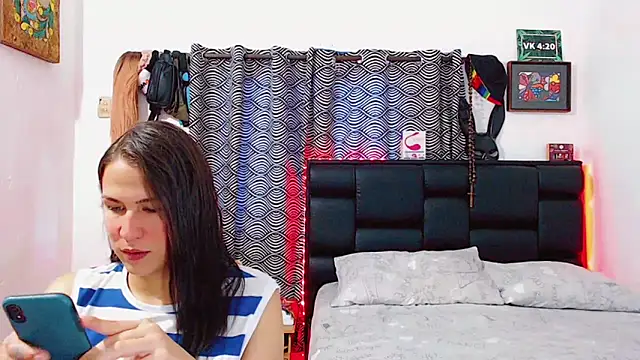 Snapshot of Azley_sweet chatting on November 23, 2025, 2:05 pm Azley sweet online show from November 23, 2025, 2:05 pm