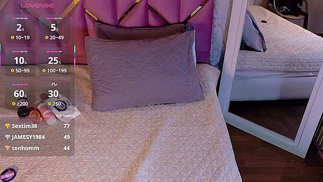 Snapshot of curvybrunnett chatting on November 11, 2025, 2:50 am curvybrunnett online show from November 11, 2025, 2:50 am