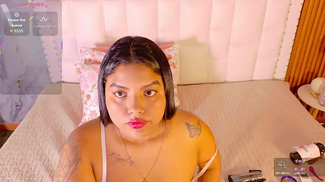 Snapshot of curvybrunnett chatting on November 16, 2025, 12:10 pm curvybrunnett online show from November 16, 2025, 12:10 pm